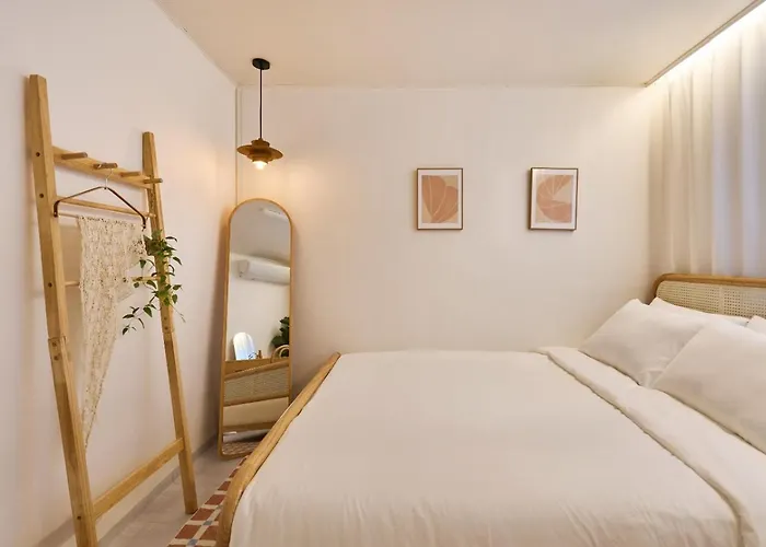 Cozy Near Hongdae & Yeonnam, 10min To Subway アパート ソウル特別市
