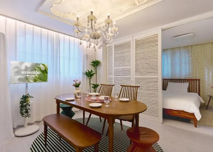 Cozy Near Hongdae & Yeonnam, 10min To Subway