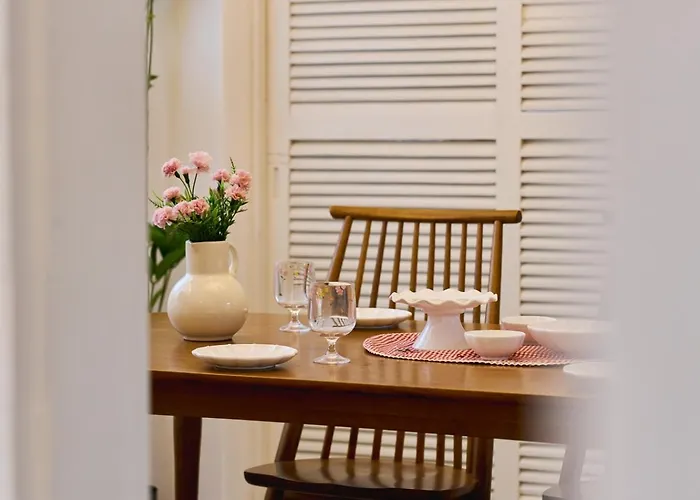 Cozy Near Hongdae & Yeonnam, 10min To Subway アパート