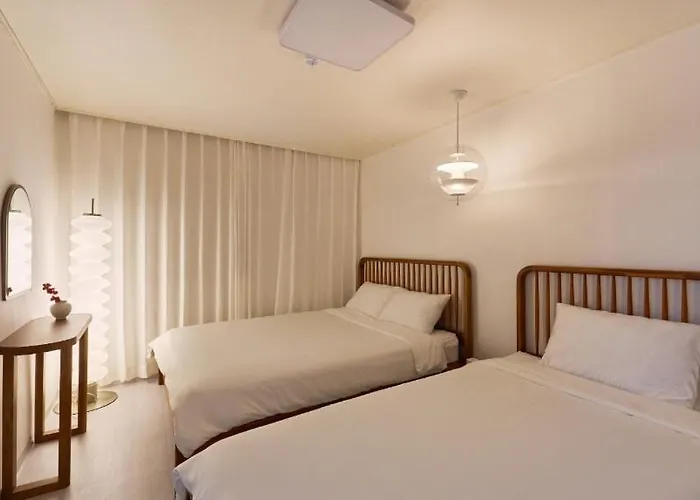 Cozy Near Hongdae & Yeonnam, 10min To Subway アパート ソウル特別市